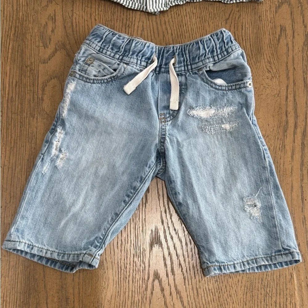 GAP Denim Light Wash Distressed Shorts XS 4–5Y Elastic Waist S/436636-00